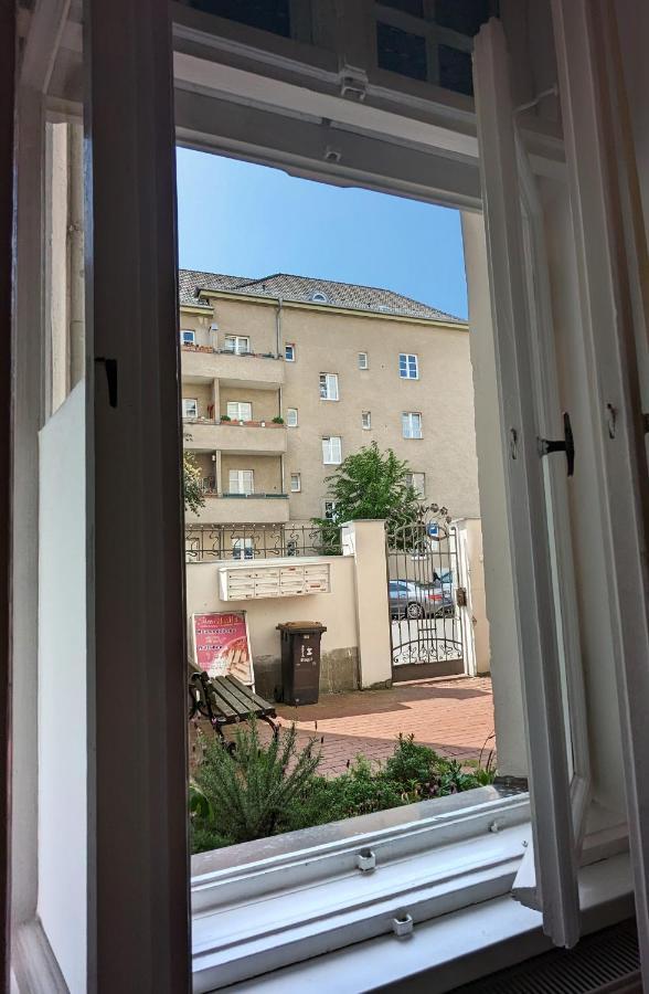 Apartment Central, Cozy, Designed 1-br At Akazienkiez *